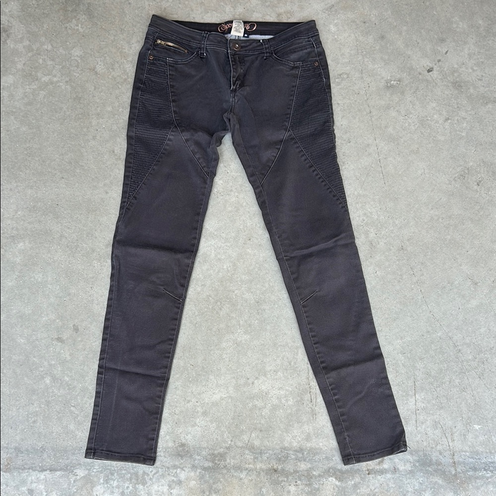 Black Skinny Jeans with Tapered Leg